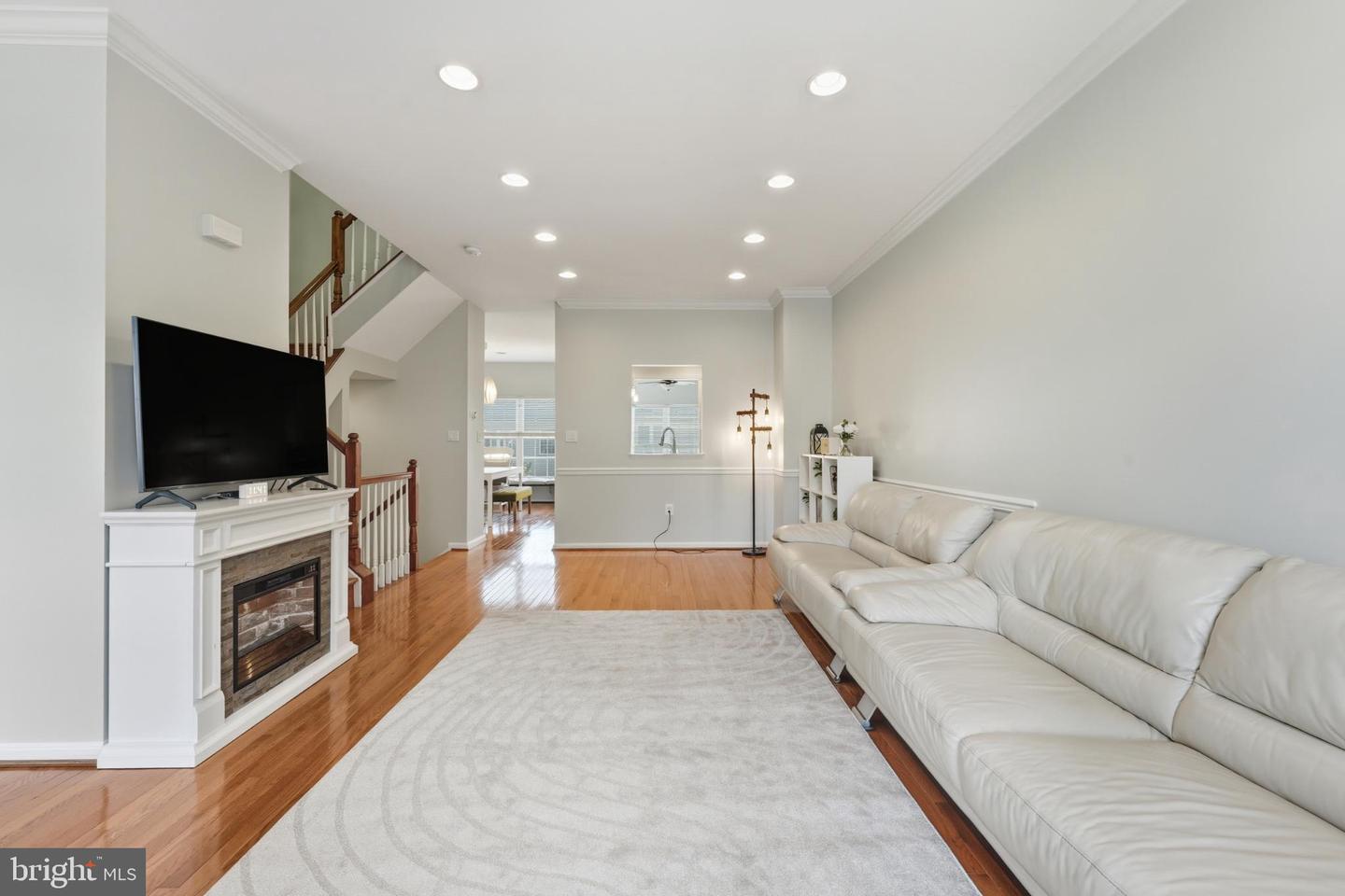 13679 LAVENDER MIST LN, CENTREVILLE, Virginia 20120, 4 Bedrooms Bedrooms, 13 Rooms Rooms,3 BathroomsBathrooms,Residential,For sale,13679 LAVENDER MIST LN,VAFX2274626 MLS # VAFX2274626