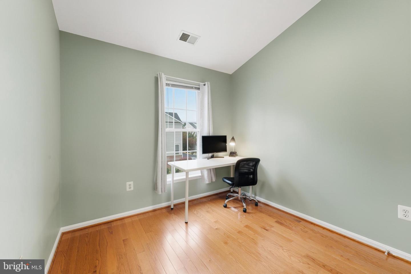 13679 LAVENDER MIST LN, CENTREVILLE, Virginia 20120, 4 Bedrooms Bedrooms, 13 Rooms Rooms,3 BathroomsBathrooms,Residential,For sale,13679 LAVENDER MIST LN,VAFX2274626 MLS # VAFX2274626