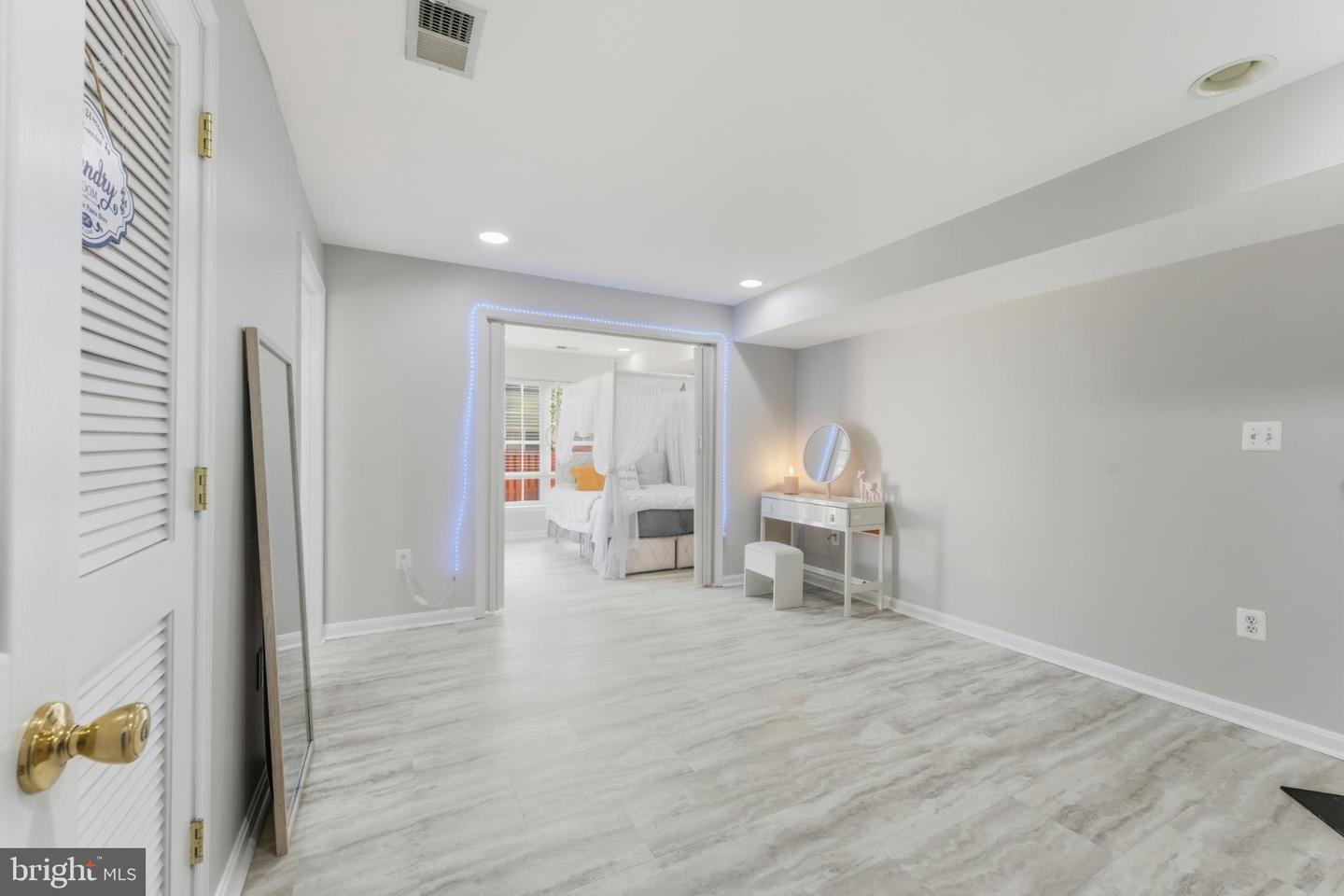 13679 LAVENDER MIST LN, CENTREVILLE, Virginia 20120, 4 Bedrooms Bedrooms, 13 Rooms Rooms,3 BathroomsBathrooms,Residential,For sale,13679 LAVENDER MIST LN,VAFX2274626 MLS # VAFX2274626