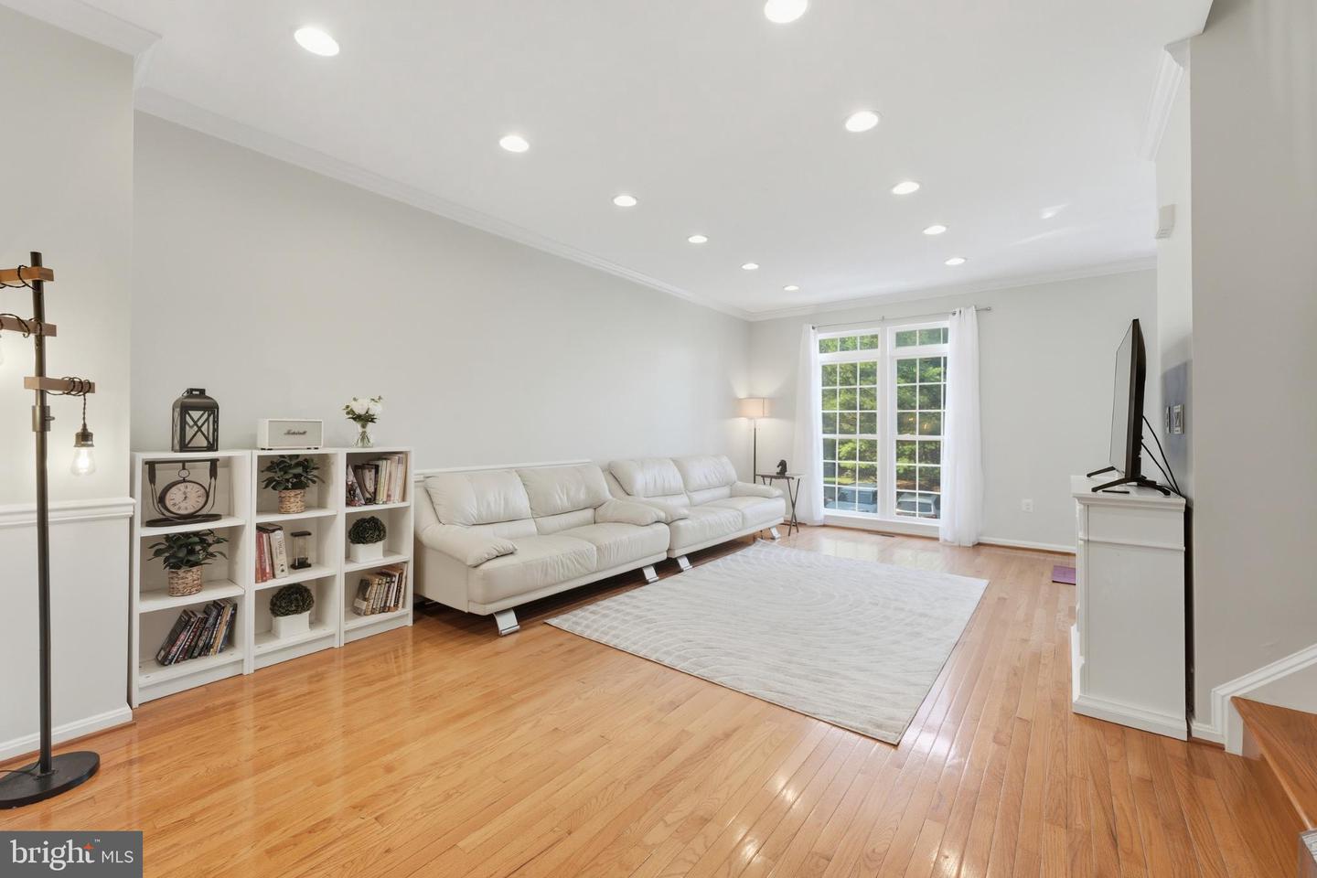 13679 LAVENDER MIST LN, CENTREVILLE, Virginia 20120, 4 Bedrooms Bedrooms, 13 Rooms Rooms,3 BathroomsBathrooms,Residential,For sale,13679 LAVENDER MIST LN,VAFX2274626 MLS # VAFX2274626