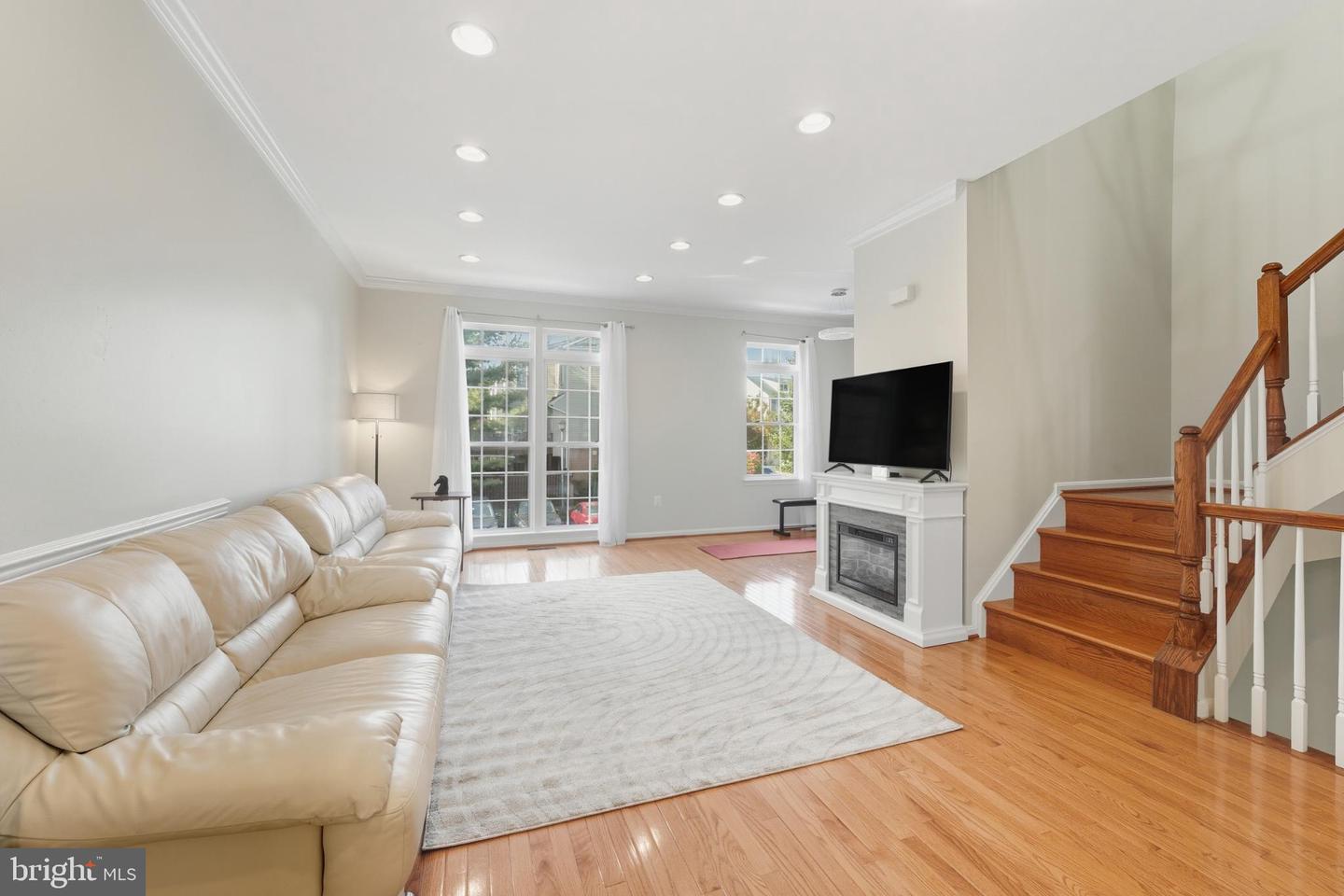 13679 LAVENDER MIST LN, CENTREVILLE, Virginia 20120, 4 Bedrooms Bedrooms, 13 Rooms Rooms,3 BathroomsBathrooms,Residential,For sale,13679 LAVENDER MIST LN,VAFX2274626 MLS # VAFX2274626