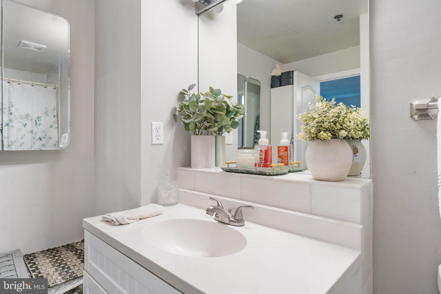 1211 S EADS ST S #711, ARLINGTON, Virginia 22202, 1 Bedroom Bedrooms, ,1 BathroomBathrooms,Residential,For sale,1211 S EADS ST S #711,VAAR2064988 MLS # VAAR2064988