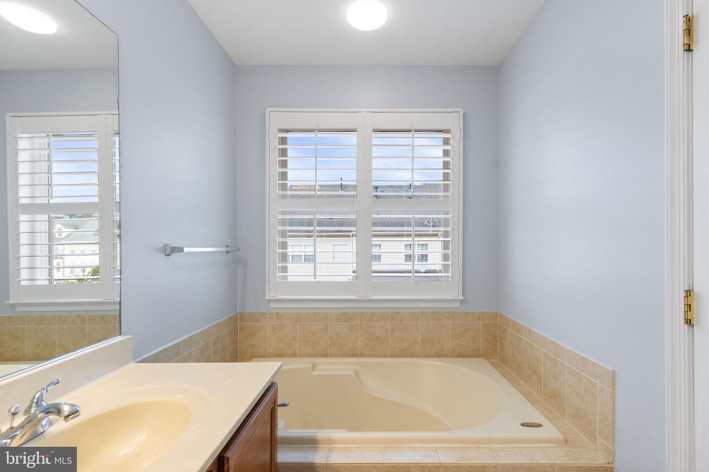 12904 LEATHERWOOD LN, WOODBRIDGE, Virginia 22192, 3 Bedrooms Bedrooms, ,2 BathroomsBathrooms,Residential,For sale,12904 LEATHERWOOD LN,VAPW2098888 MLS # VAPW2098888