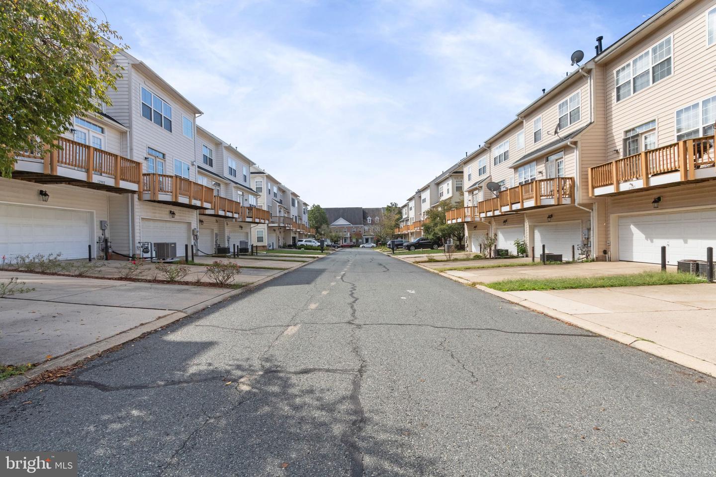12904 LEATHERWOOD LN, WOODBRIDGE, Virginia 22192, 3 Bedrooms Bedrooms, ,2 BathroomsBathrooms,Residential,For sale,12904 LEATHERWOOD LN,VAPW2098888 MLS # VAPW2098888