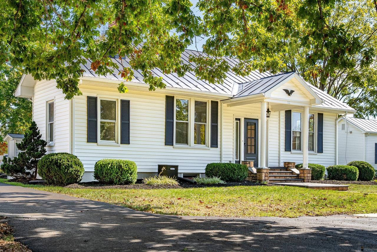 96 PARK AVE, GROTTOES, Virginia 24441, 3 Bedrooms Bedrooms, ,1 BathroomBathrooms,Residential,96 PARK AVE,670200 MLS # 670200
