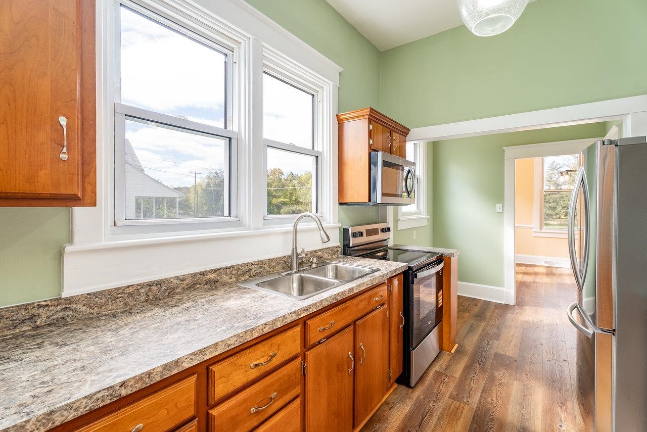 96 PARK AVE, GROTTOES, Virginia 24441, 3 Bedrooms Bedrooms, ,1 BathroomBathrooms,Residential,96 PARK AVE,670200 MLS # 670200