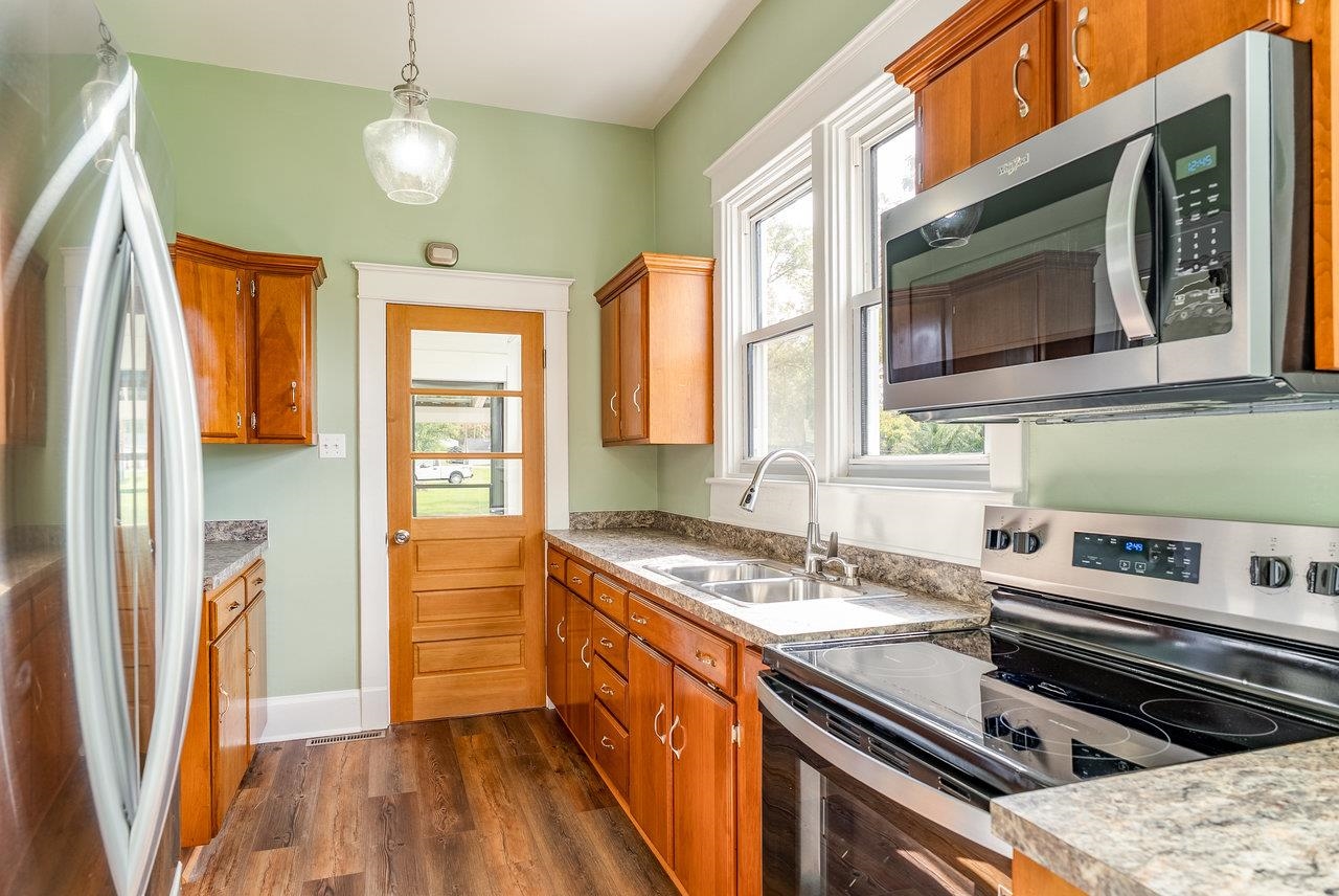 96 PARK AVE, GROTTOES, Virginia 24441, 3 Bedrooms Bedrooms, ,1 BathroomBathrooms,Residential,96 PARK AVE,670200 MLS # 670200