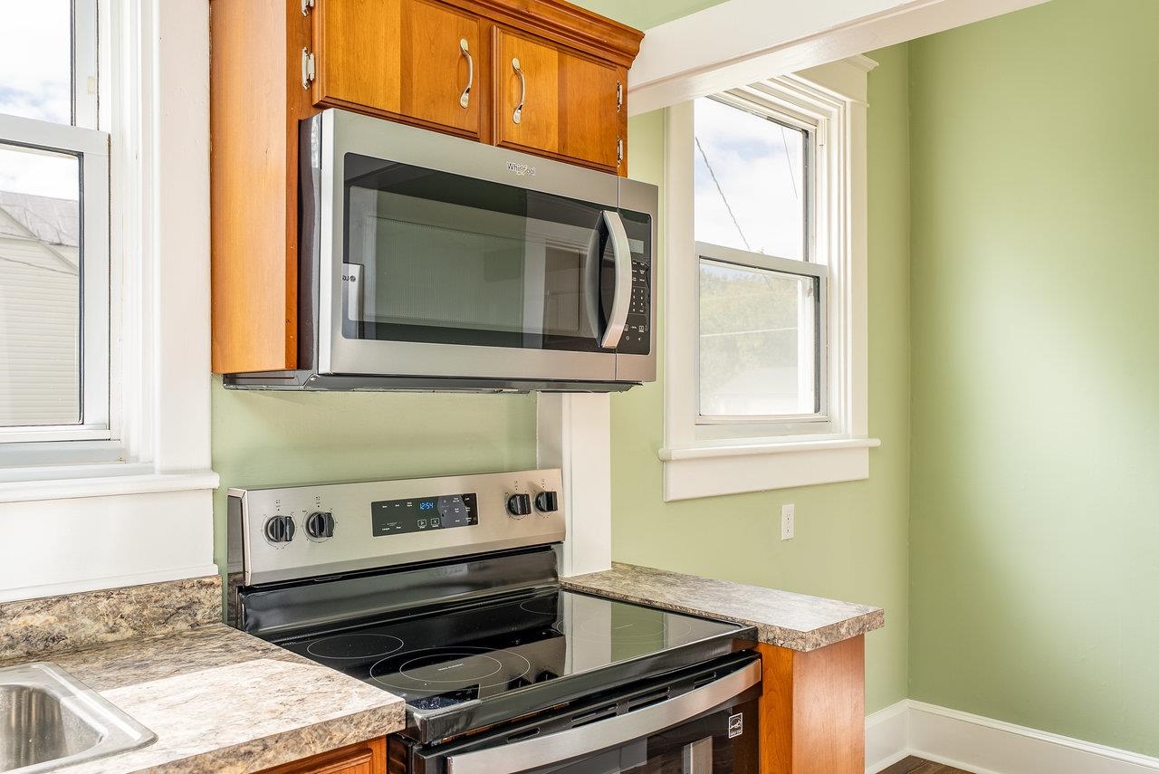 96 PARK AVE, GROTTOES, Virginia 24441, 3 Bedrooms Bedrooms, ,1 BathroomBathrooms,Residential,96 PARK AVE,670200 MLS # 670200