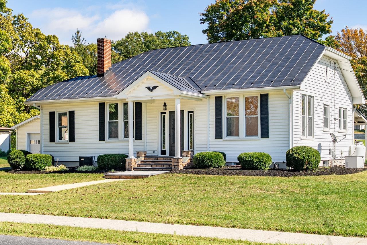 96 PARK AVE, GROTTOES, Virginia 24441, 3 Bedrooms Bedrooms, ,1 BathroomBathrooms,Residential,96 PARK AVE,670200 MLS # 670200
