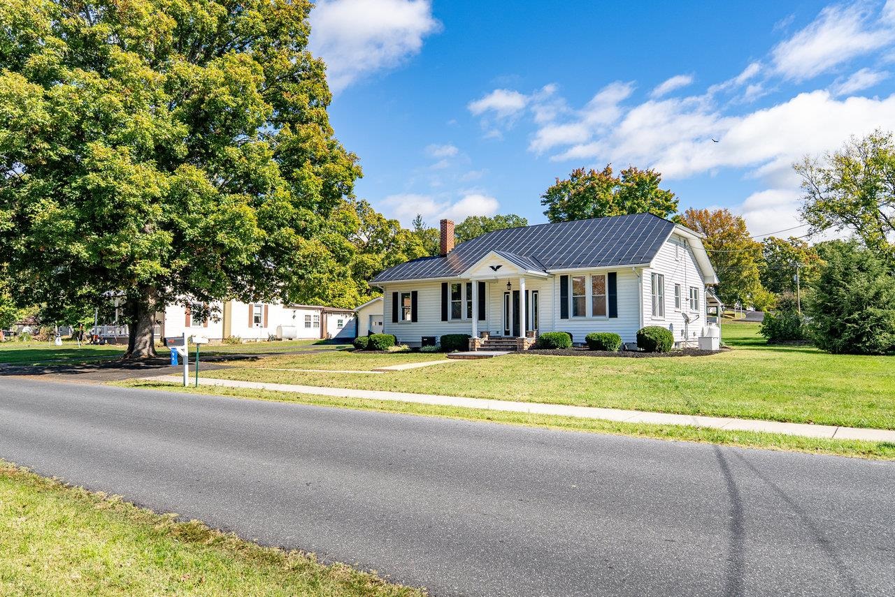 96 PARK AVE, GROTTOES, Virginia 24441, 3 Bedrooms Bedrooms, ,1 BathroomBathrooms,Residential,96 PARK AVE,670200 MLS # 670200
