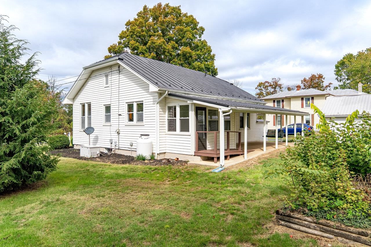 96 PARK AVE, GROTTOES, Virginia 24441, 3 Bedrooms Bedrooms, ,1 BathroomBathrooms,Residential,96 PARK AVE,670200 MLS # 670200
