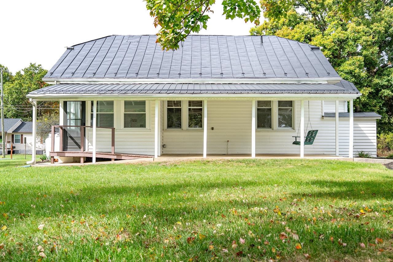 96 PARK AVE, GROTTOES, Virginia 24441, 3 Bedrooms Bedrooms, ,1 BathroomBathrooms,Residential,96 PARK AVE,670200 MLS # 670200