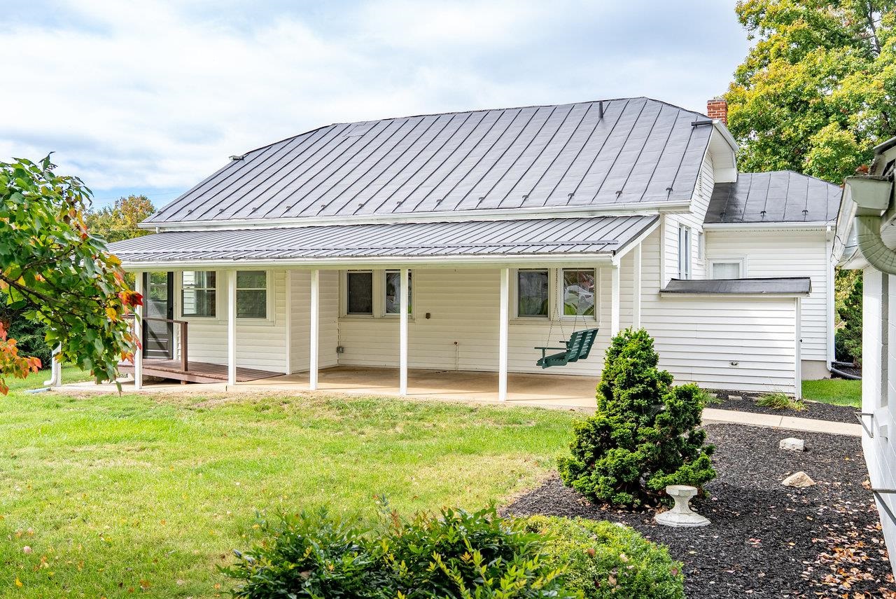 96 PARK AVE, GROTTOES, Virginia 24441, 3 Bedrooms Bedrooms, ,1 BathroomBathrooms,Residential,96 PARK AVE,670200 MLS # 670200