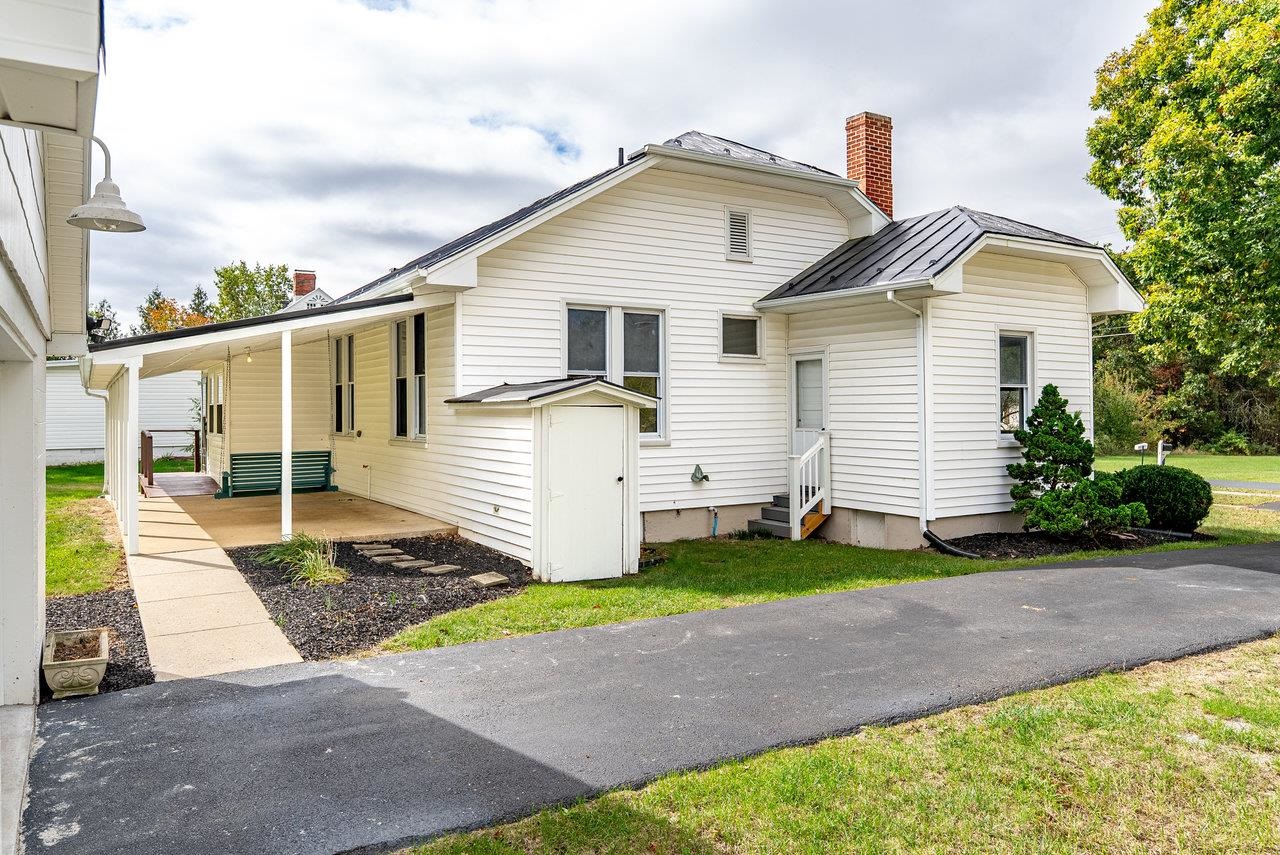 96 PARK AVE, GROTTOES, Virginia 24441, 3 Bedrooms Bedrooms, ,1 BathroomBathrooms,Residential,96 PARK AVE,670200 MLS # 670200