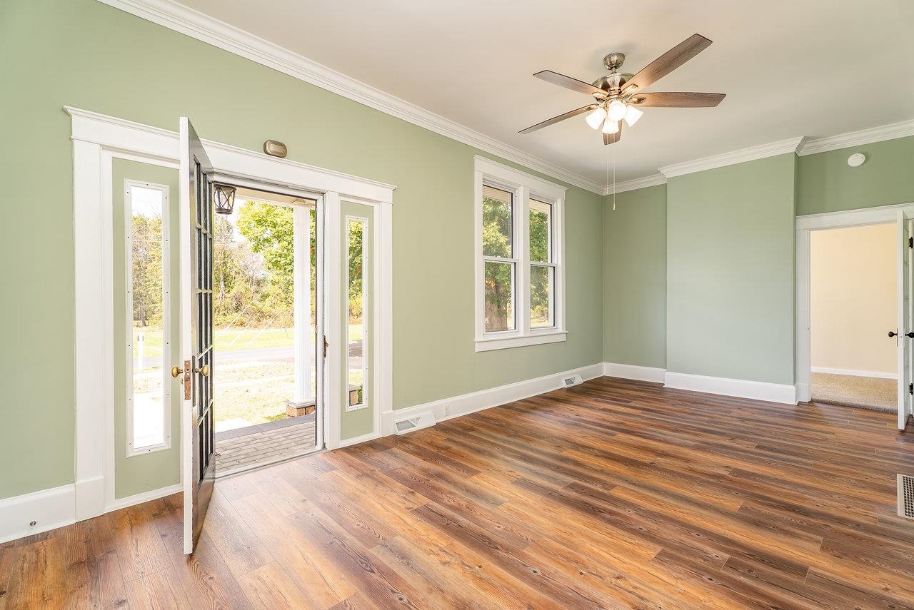 96 PARK AVE, GROTTOES, Virginia 24441, 3 Bedrooms Bedrooms, ,1 BathroomBathrooms,Residential,96 PARK AVE,670200 MLS # 670200