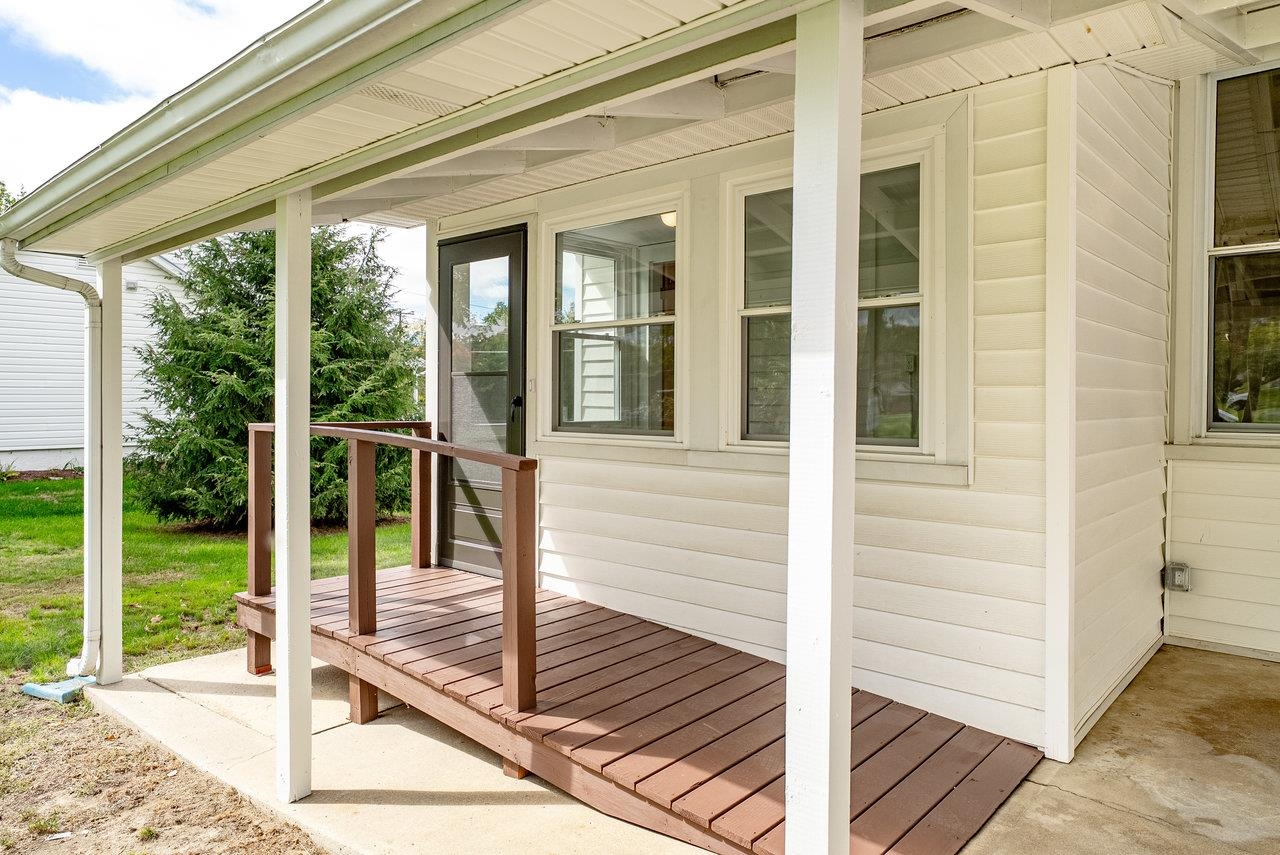 96 PARK AVE, GROTTOES, Virginia 24441, 3 Bedrooms Bedrooms, ,1 BathroomBathrooms,Residential,96 PARK AVE,670200 MLS # 670200