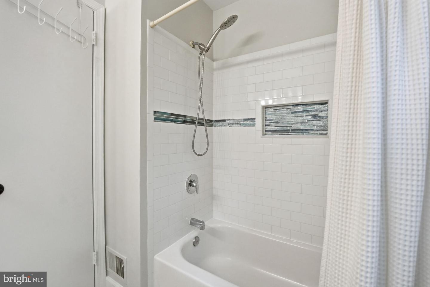 8126 VIOLA ST, SPRINGFIELD, Virginia 22152, 4 Bedrooms Bedrooms, ,2 BathroomsBathrooms,Residential,For sale,8126 VIOLA ST,VAFX2268396 MLS # VAFX2268396