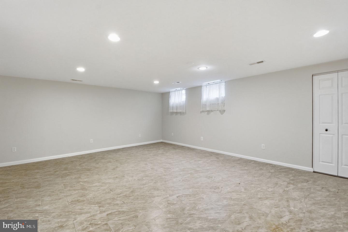 8126 VIOLA ST, SPRINGFIELD, Virginia 22152, 4 Bedrooms Bedrooms, ,2 BathroomsBathrooms,Residential,For sale,8126 VIOLA ST,VAFX2268396 MLS # VAFX2268396