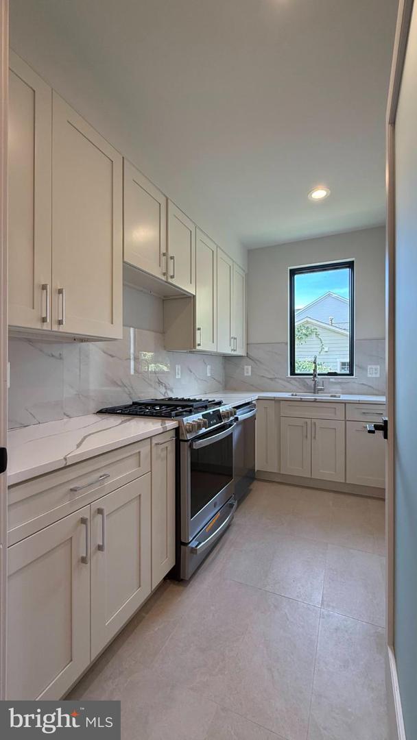 6816 DEAN DR, MCLEAN, Virginia 22101, 7 Bedrooms Bedrooms, 15 Rooms Rooms,6 BathroomsBathrooms,Residential,For sale,6816 DEAN DR,VAFX2269240 MLS # VAFX2269240 6816 DEAN DR, MCLEAN, Virginia 22101, 7 Bedrooms Bedrooms, 15 Rooms Rooms,6 BathroomsBathrooms,Residential,For sale,6816 DEAN DR,VAFX2269240 MLS # VAFX2269240