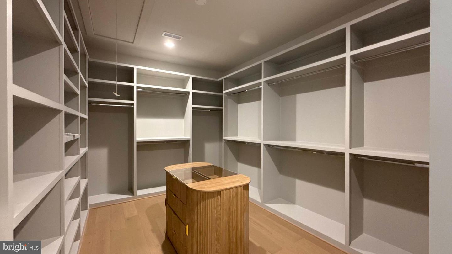 6816 DEAN DR, MCLEAN, Virginia 22101, 7 Bedrooms Bedrooms, 15 Rooms Rooms,6 BathroomsBathrooms,Residential,For sale,6816 DEAN DR,VAFX2269240 MLS # VAFX2269240 6816 DEAN DR, MCLEAN, Virginia 22101, 7 Bedrooms Bedrooms, 15 Rooms Rooms,6 BathroomsBathrooms,Residential,For sale,6816 DEAN DR,VAFX2269240 MLS # VAFX2269240