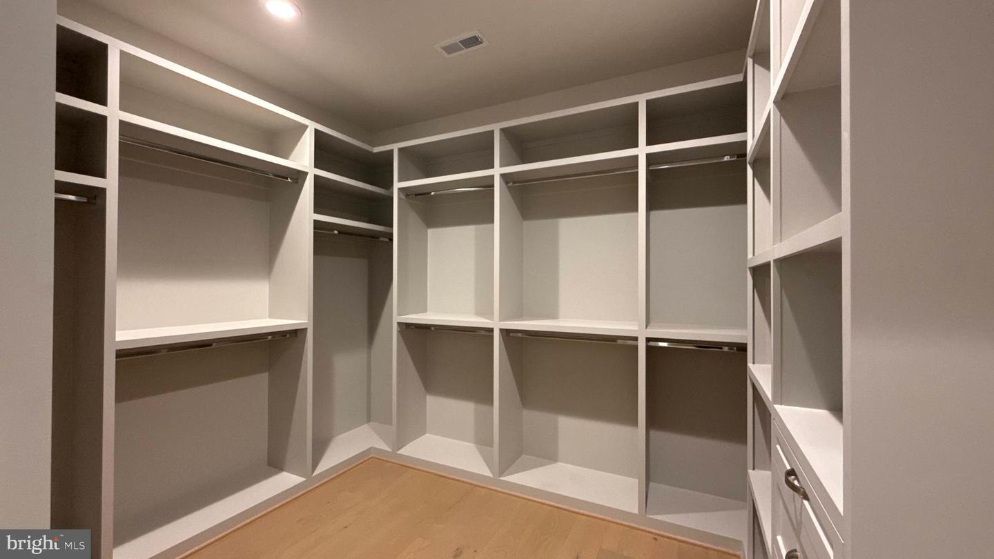 6816 DEAN DR, MCLEAN, Virginia 22101, 7 Bedrooms Bedrooms, 15 Rooms Rooms,6 BathroomsBathrooms,Residential,For sale,6816 DEAN DR,VAFX2269240 MLS # VAFX2269240