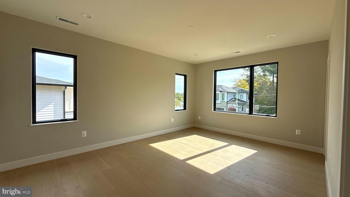 6816 DEAN DR, MCLEAN, Virginia 22101, 7 Bedrooms Bedrooms, 15 Rooms Rooms,6 BathroomsBathrooms,Residential,For sale,6816 DEAN DR,VAFX2269240 MLS # VAFX2269240