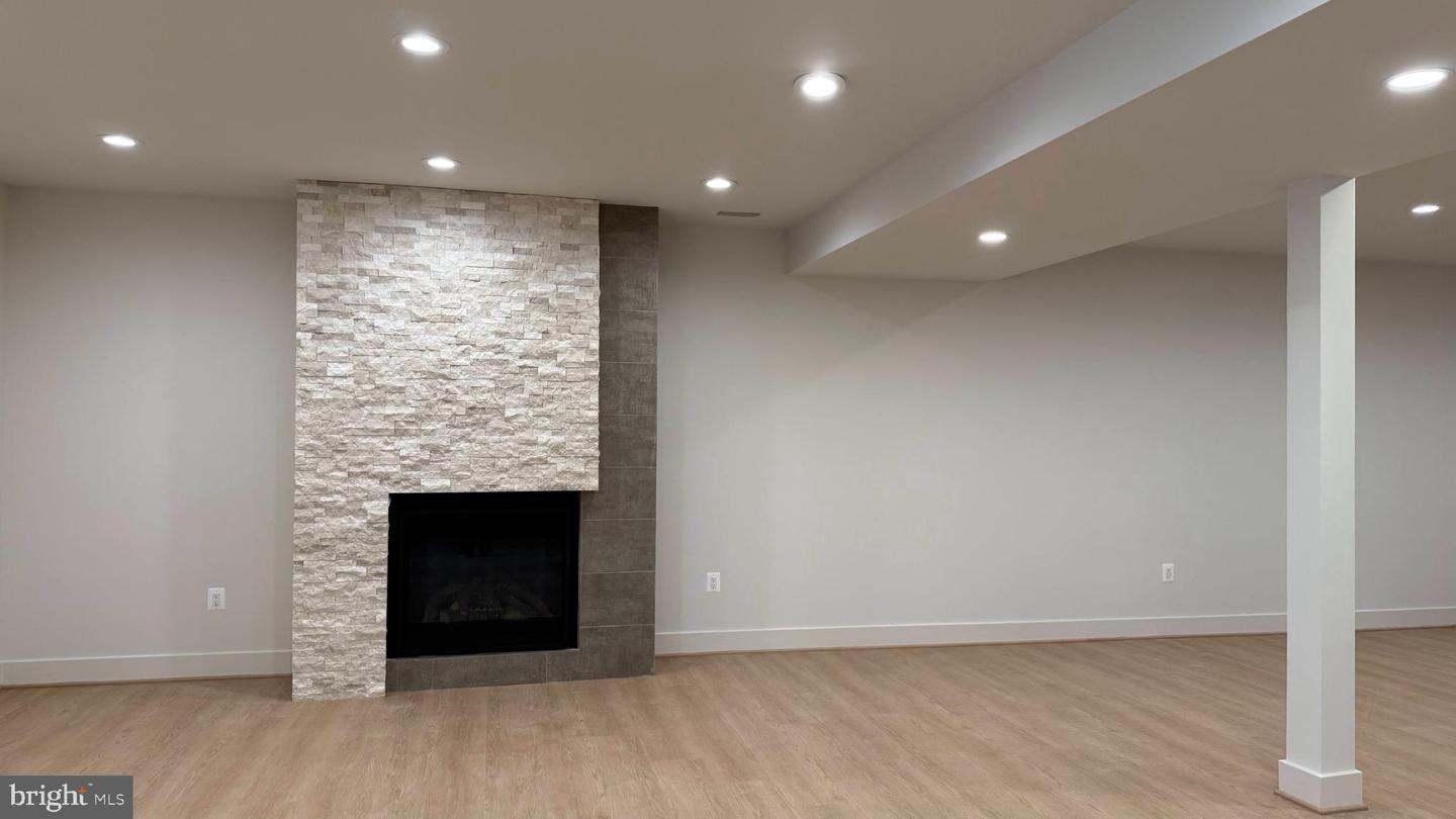 6816 DEAN DR, MCLEAN, Virginia 22101, 7 Bedrooms Bedrooms, 15 Rooms Rooms,6 BathroomsBathrooms,Residential,For sale,6816 DEAN DR,VAFX2269240 MLS # VAFX2269240