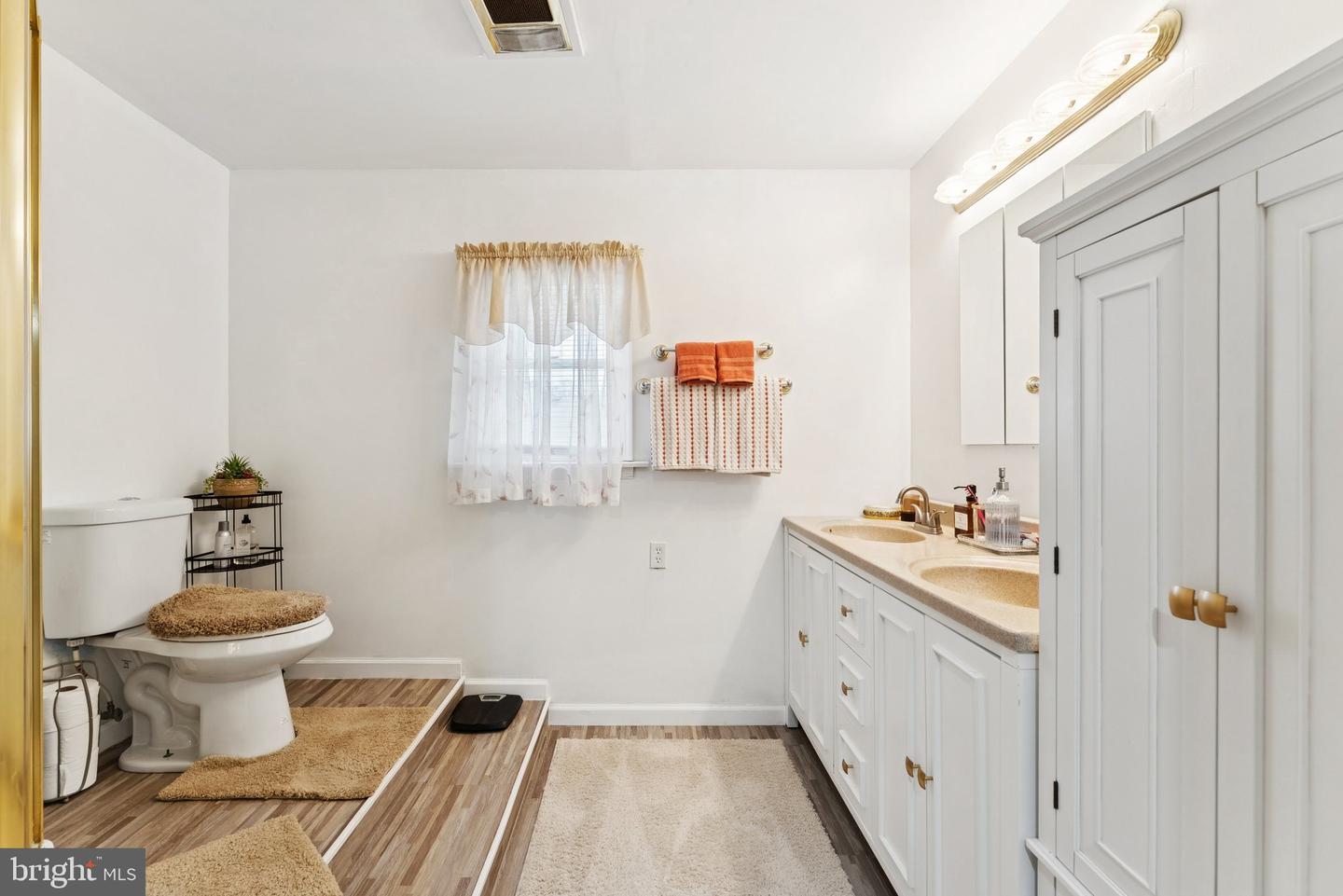 14556 EASTMAN ST, WOODBRIDGE, Virginia 22193, 4 Bedrooms Bedrooms, ,3 BathroomsBathrooms,Residential,For sale,14556 EASTMAN ST,VAPW2105042 MLS # VAPW2105042