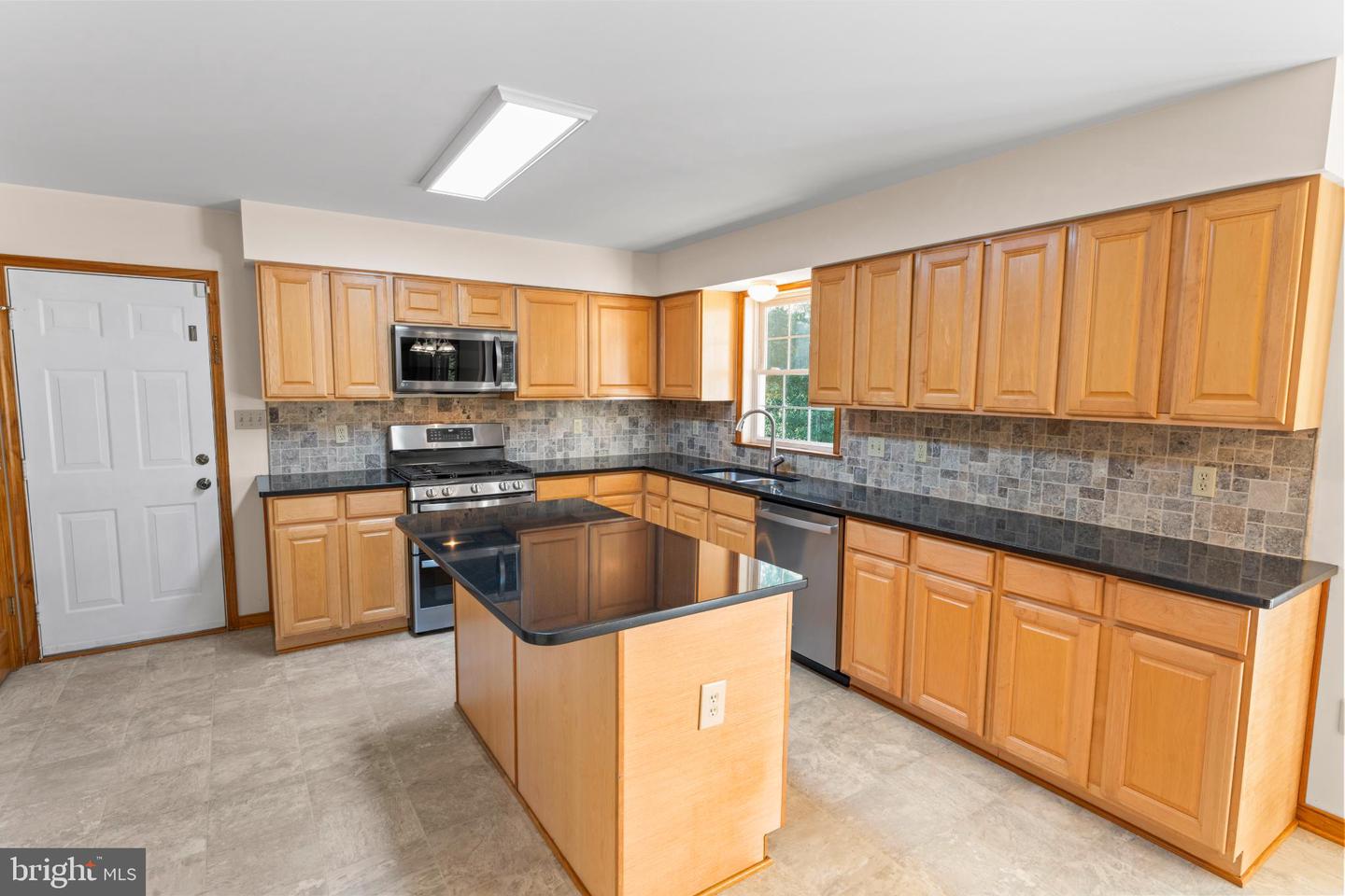 5 CRYSTAL CT, FREDERICKSBURG, Virginia 22405, 4 Bedrooms Bedrooms, 11 Rooms Rooms,2 BathroomsBathrooms,Residential,For sale,5 CRYSTAL CT,VAST2043276 MLS # VAST2043276
