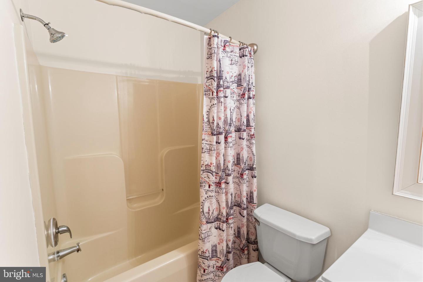 5 CRYSTAL CT, FREDERICKSBURG, Virginia 22405, 4 Bedrooms Bedrooms, 11 Rooms Rooms,2 BathroomsBathrooms,Residential,For sale,5 CRYSTAL CT,VAST2043276 MLS # VAST2043276