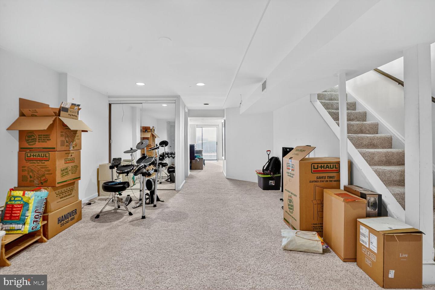 1405 ROSS DR SW, VIENNA, Virginia 22180, 4 Bedrooms Bedrooms, ,2 BathroomsBathrooms,Residential,For sale,1405 ROSS DR SW,VAFX2273358 MLS # VAFX2273358 1405 ROSS DR SW, VIENNA, Virginia 22180, 4 Bedrooms Bedrooms, ,2 BathroomsBathrooms,Residential,For sale,1405 ROSS DR SW,VAFX2273358 MLS # VAFX2273358