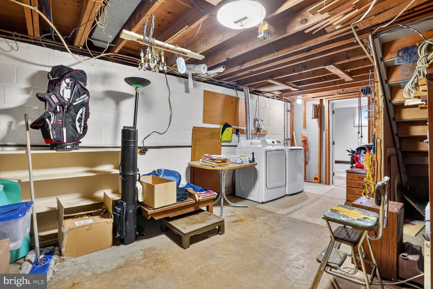 1405 ROSS DR SW, VIENNA, Virginia 22180, 4 Bedrooms Bedrooms, ,2 BathroomsBathrooms,Residential,For sale,1405 ROSS DR SW,VAFX2273358 MLS # VAFX2273358 1405 ROSS DR SW, VIENNA, Virginia 22180, 4 Bedrooms Bedrooms, ,2 BathroomsBathrooms,Residential,For sale,1405 ROSS DR SW,VAFX2273358 MLS # VAFX2273358