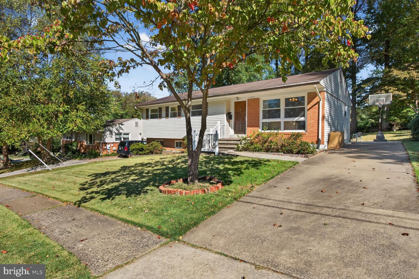 1405 ROSS DR SW, VIENNA, Virginia 22180, 4 Bedrooms Bedrooms, ,2 BathroomsBathrooms,Residential,For sale,1405 ROSS DR SW,VAFX2273358 MLS # VAFX2273358 1405 ROSS DR SW, VIENNA, Virginia 22180, 4 Bedrooms Bedrooms, ,2 BathroomsBathrooms,Residential,For sale,1405 ROSS DR SW,VAFX2273358 MLS # VAFX2273358