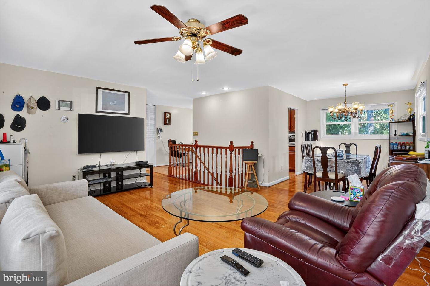 1405 ROSS DR SW, VIENNA, Virginia 22180, 4 Bedrooms Bedrooms, ,2 BathroomsBathrooms,Residential,For sale,1405 ROSS DR SW,VAFX2273358 MLS # VAFX2273358 1405 ROSS DR SW, VIENNA, Virginia 22180, 4 Bedrooms Bedrooms, ,2 BathroomsBathrooms,Residential,For sale,1405 ROSS DR SW,VAFX2273358 MLS # VAFX2273358