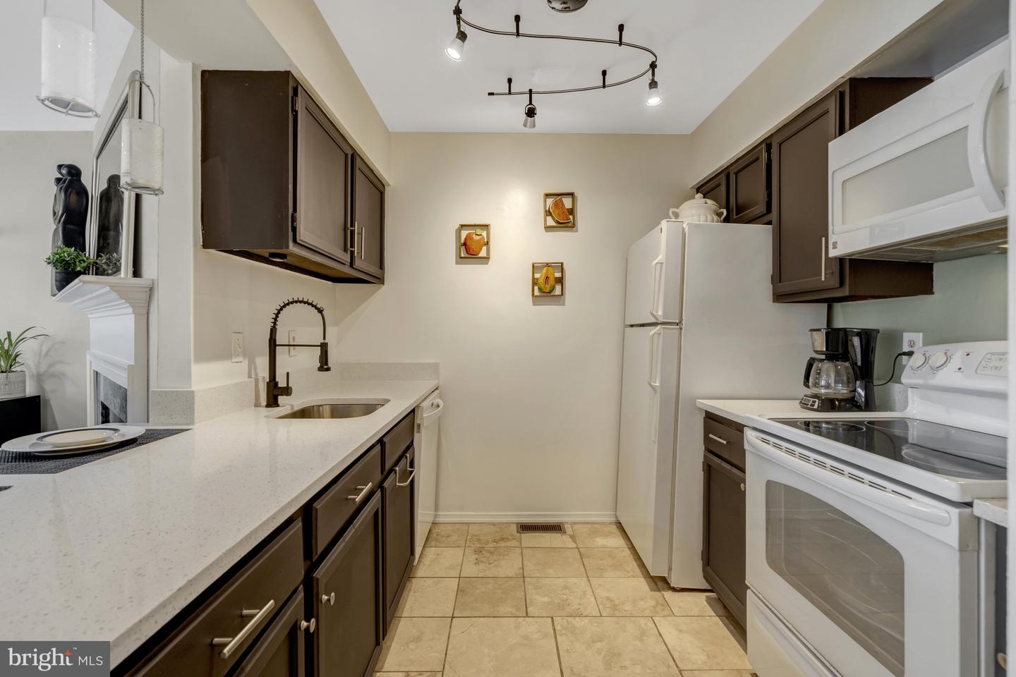 12164 SPRINGWOODS DR, WOODBRIDGE, Virginia 22192, 2 Bedrooms Bedrooms, 6 Rooms Rooms,2 BathroomsBathrooms,Residential,For sale,12164 SPRINGWOODS DR,VAPW2105738 MLS # VAPW2105738
