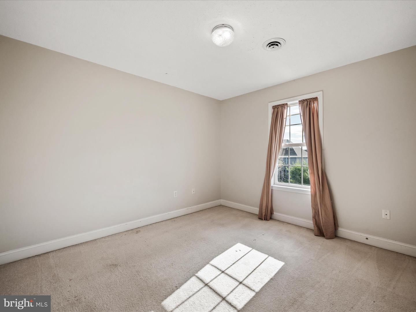 317 HENDERSON CT, BERRYVILLE, Virginia 22611, 5 Bedrooms Bedrooms, 18 Rooms Rooms,3 BathroomsBathrooms,Residential,For sale,317 HENDERSON CT,VACL2006134 MLS # VACL2006134