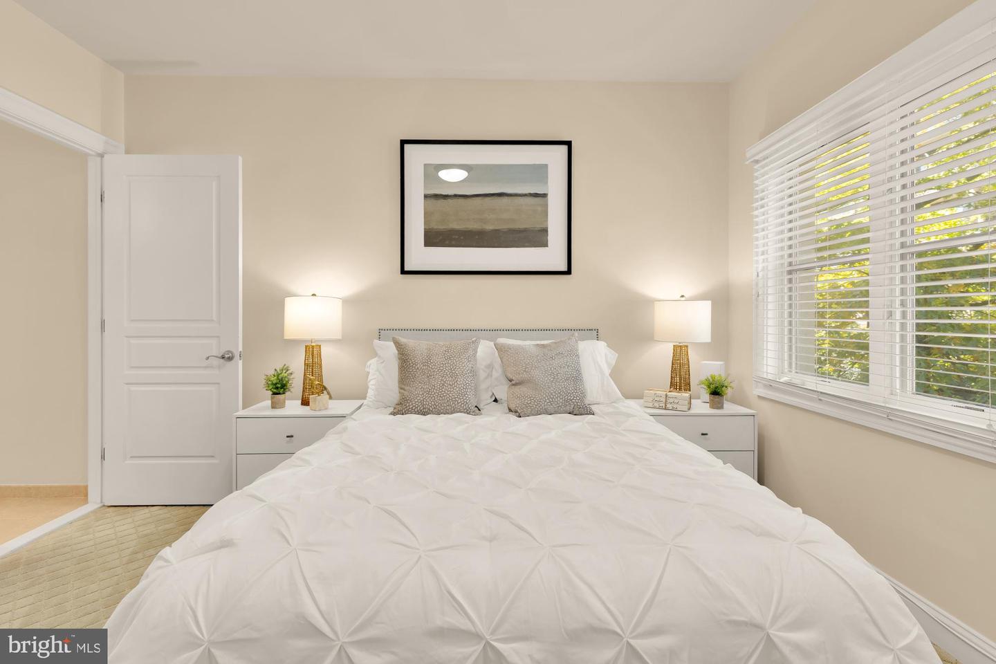 1417 N NASH ST, ARLINGTON, Virginia 22209, 3 Bedrooms Bedrooms, 8 Rooms Rooms,3 BathroomsBathrooms,Residential,For sale,1417 N NASH ST,VAAR2064808 MLS # VAAR2064808