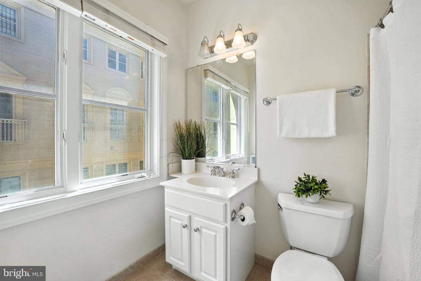 1417 N NASH ST, ARLINGTON, Virginia 22209, 3 Bedrooms Bedrooms, 8 Rooms Rooms,3 BathroomsBathrooms,Residential,For sale,1417 N NASH ST,VAAR2064808 MLS # VAAR2064808