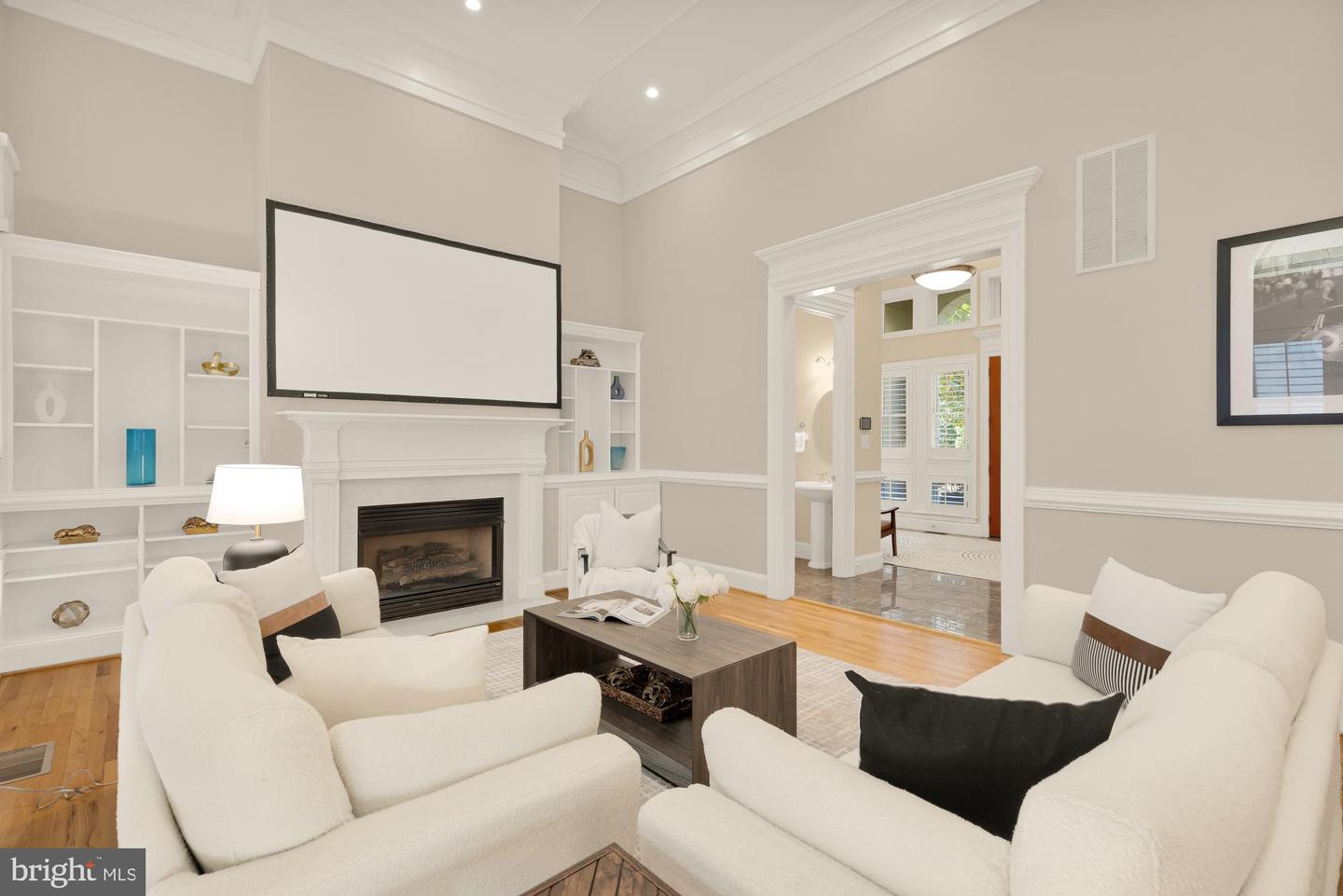 1417 N NASH ST, ARLINGTON, Virginia 22209, 3 Bedrooms Bedrooms, 8 Rooms Rooms,3 BathroomsBathrooms,Residential,For sale,1417 N NASH ST,VAAR2064808 MLS # VAAR2064808