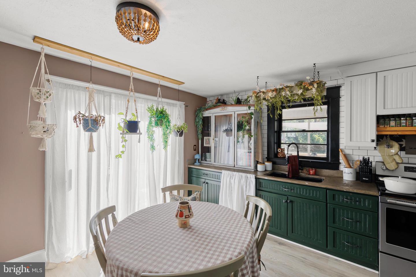 308 W MAIN ST, FRONT ROYAL, Virginia 22630, 3 Bedrooms Bedrooms, ,1 BathroomBathrooms,Residential,For sale,308 W MAIN ST,VAWR2012538 MLS # VAWR2012538