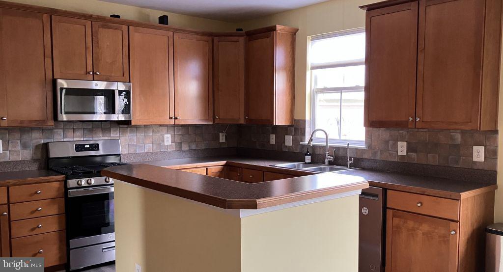 1005 GRAHAM DR, FREDERICKSBURG, Virginia 22401, 4 Bedrooms Bedrooms, ,3 BathroomsBathrooms,Residential,For sale,1005 GRAHAM DR,VAFB2009118 MLS # VAFB2009118