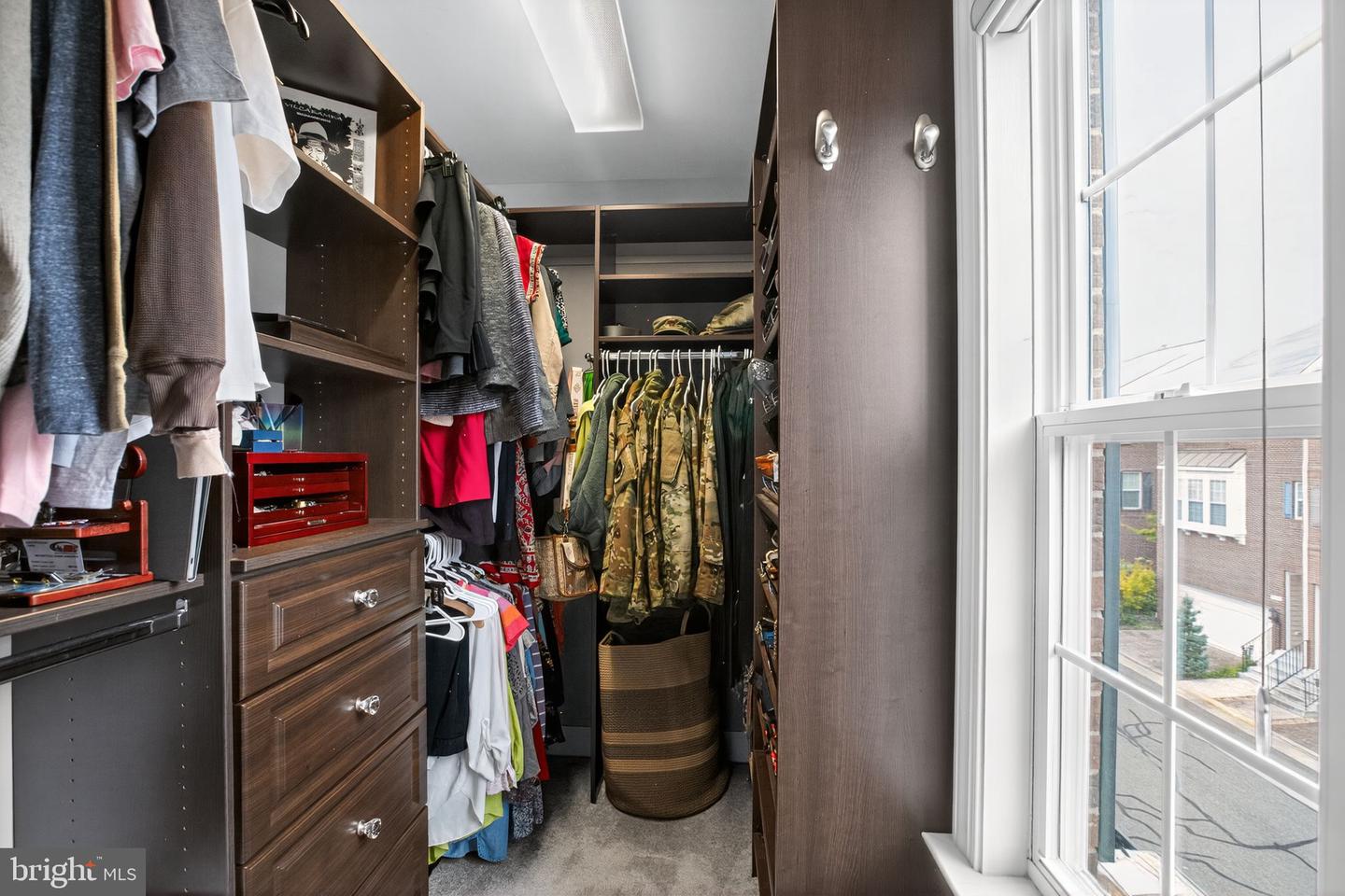 2044 BLUNT LN, ALEXANDRIA, Virginia 22303, 3 Bedrooms Bedrooms, ,3 BathroomsBathrooms,Residential,For sale,2044 BLUNT LN,VAFX2274524 MLS # VAFX2274524