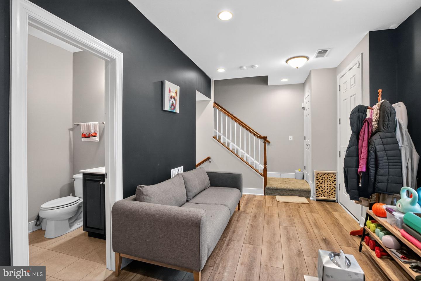 2044 BLUNT LN, ALEXANDRIA, Virginia 22303, 3 Bedrooms Bedrooms, ,3 BathroomsBathrooms,Residential,For sale,2044 BLUNT LN,VAFX2274524 MLS # VAFX2274524