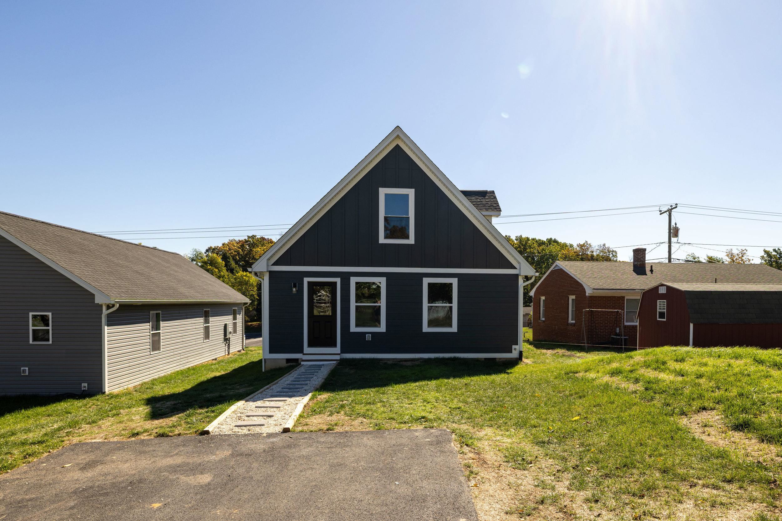 416 GRUBERT AVE, STAUNTON, Virginia 24401, 3 Bedrooms Bedrooms, ,2 BathroomsBathrooms,Residential,416 GRUBERT AVE,670217 MLS # 670217