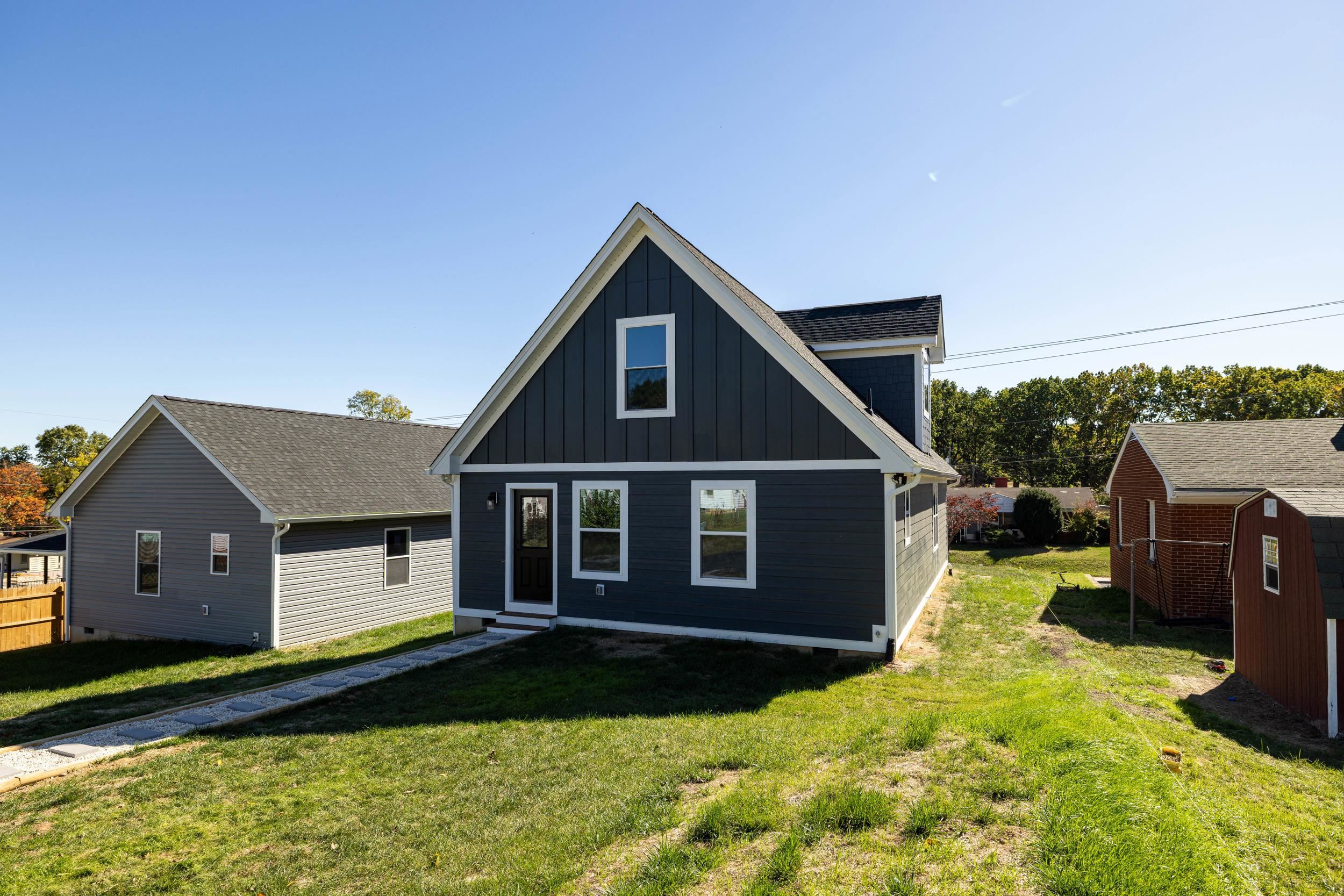 416 GRUBERT AVE, STAUNTON, Virginia 24401, 3 Bedrooms Bedrooms, ,2 BathroomsBathrooms,Residential,416 GRUBERT AVE,670217 MLS # 670217