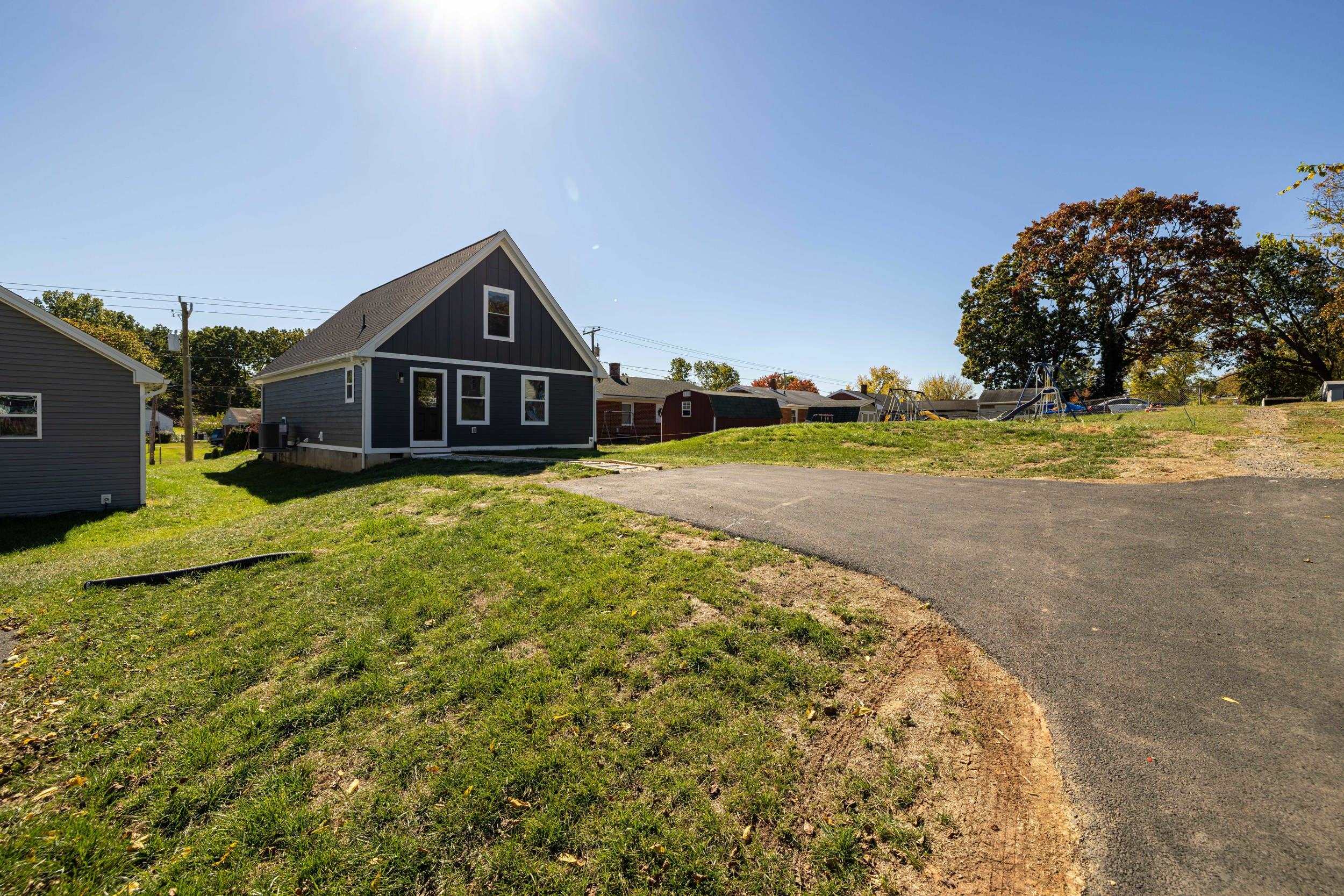 416 GRUBERT AVE, STAUNTON, Virginia 24401, 3 Bedrooms Bedrooms, ,2 BathroomsBathrooms,Residential,416 GRUBERT AVE,670217 MLS # 670217