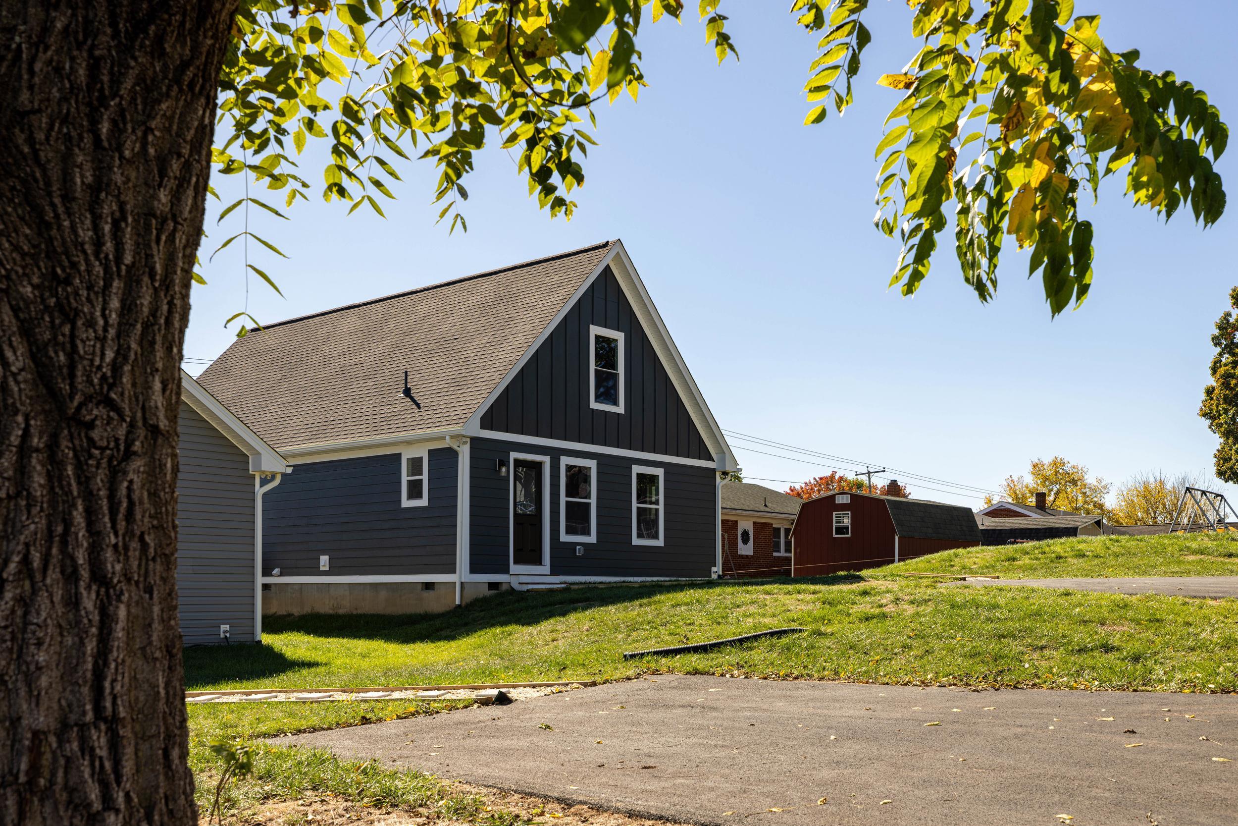 416 GRUBERT AVE, STAUNTON, Virginia 24401, 3 Bedrooms Bedrooms, ,2 BathroomsBathrooms,Residential,416 GRUBERT AVE,670217 MLS # 670217