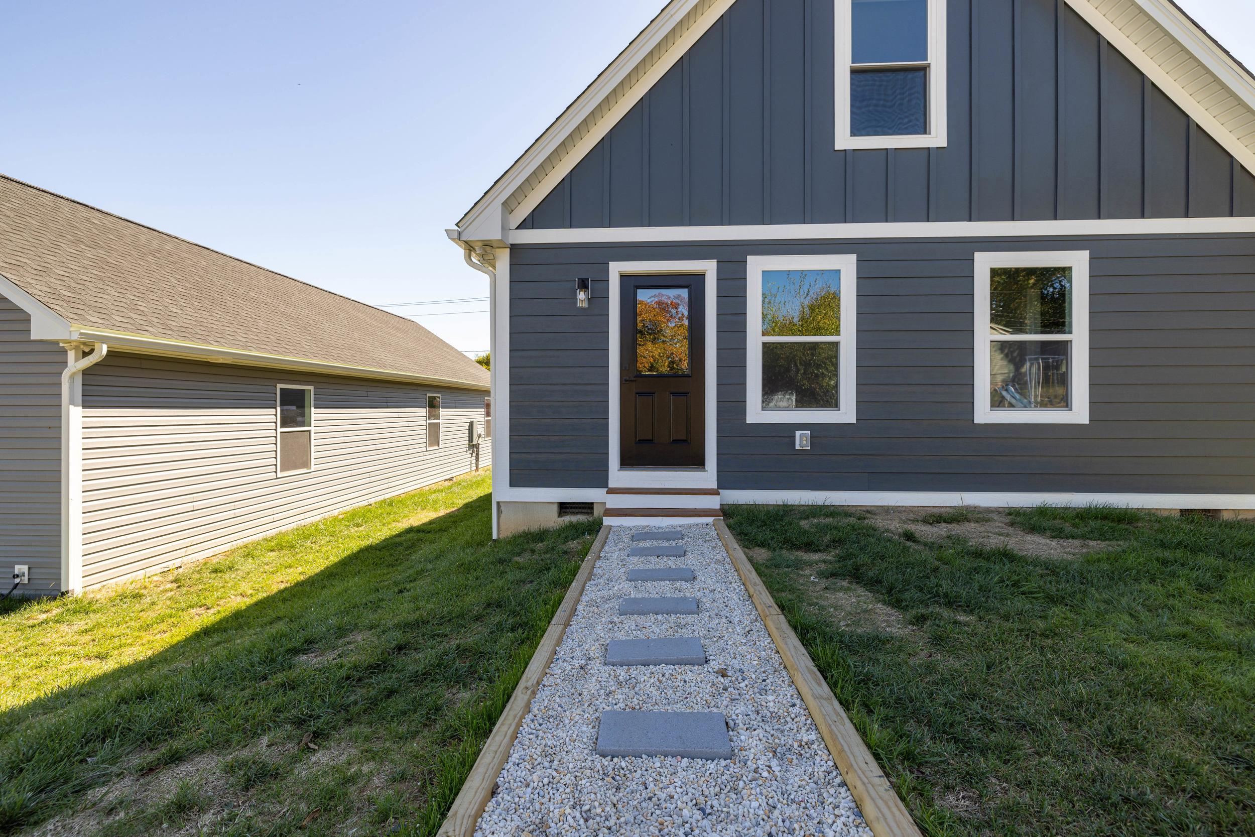 416 GRUBERT AVE, STAUNTON, Virginia 24401, 3 Bedrooms Bedrooms, ,2 BathroomsBathrooms,Residential,416 GRUBERT AVE,670217 MLS # 670217