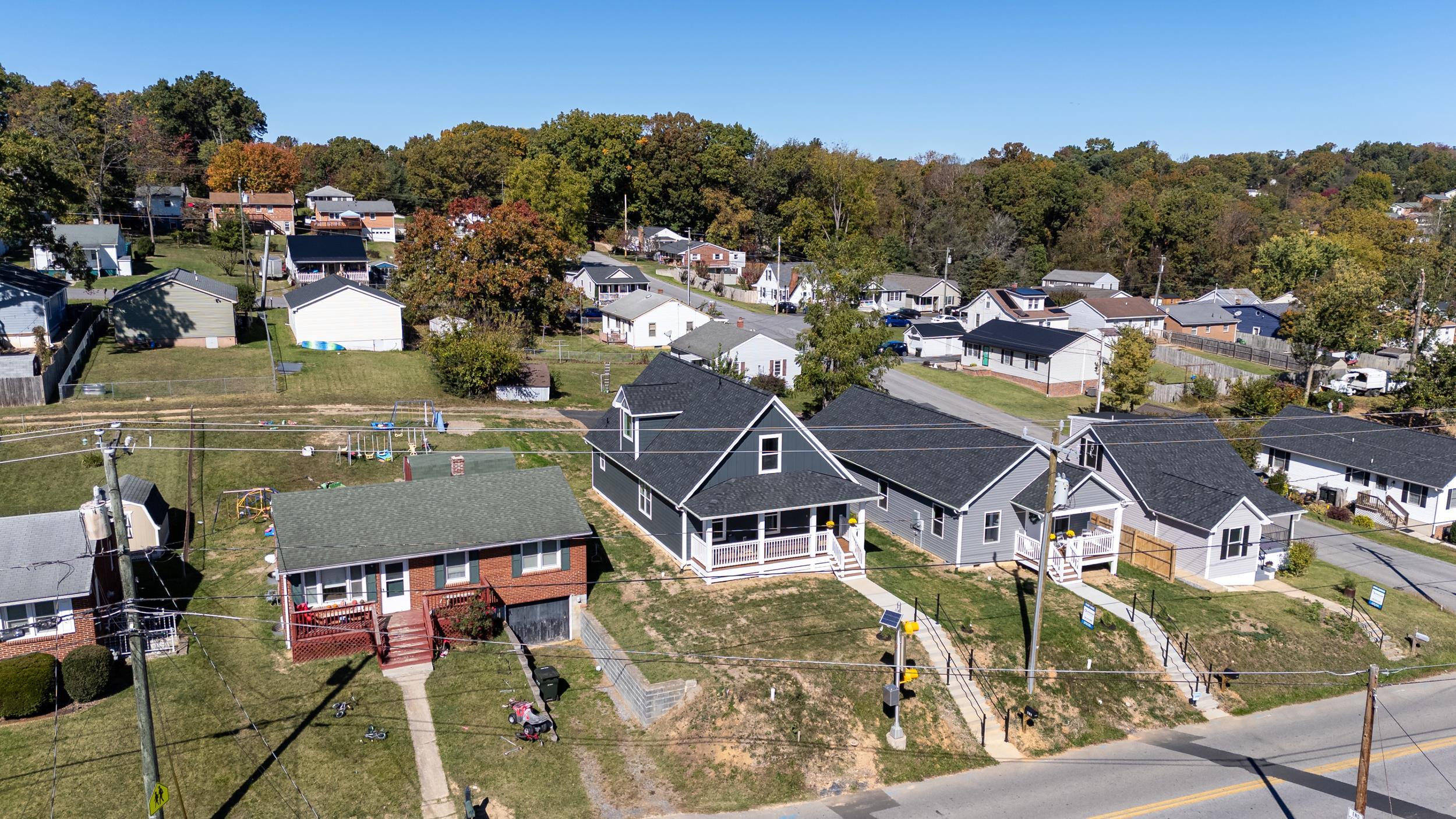 416 GRUBERT AVE, STAUNTON, Virginia 24401, 3 Bedrooms Bedrooms, ,2 BathroomsBathrooms,Residential,416 GRUBERT AVE,670217 MLS # 670217