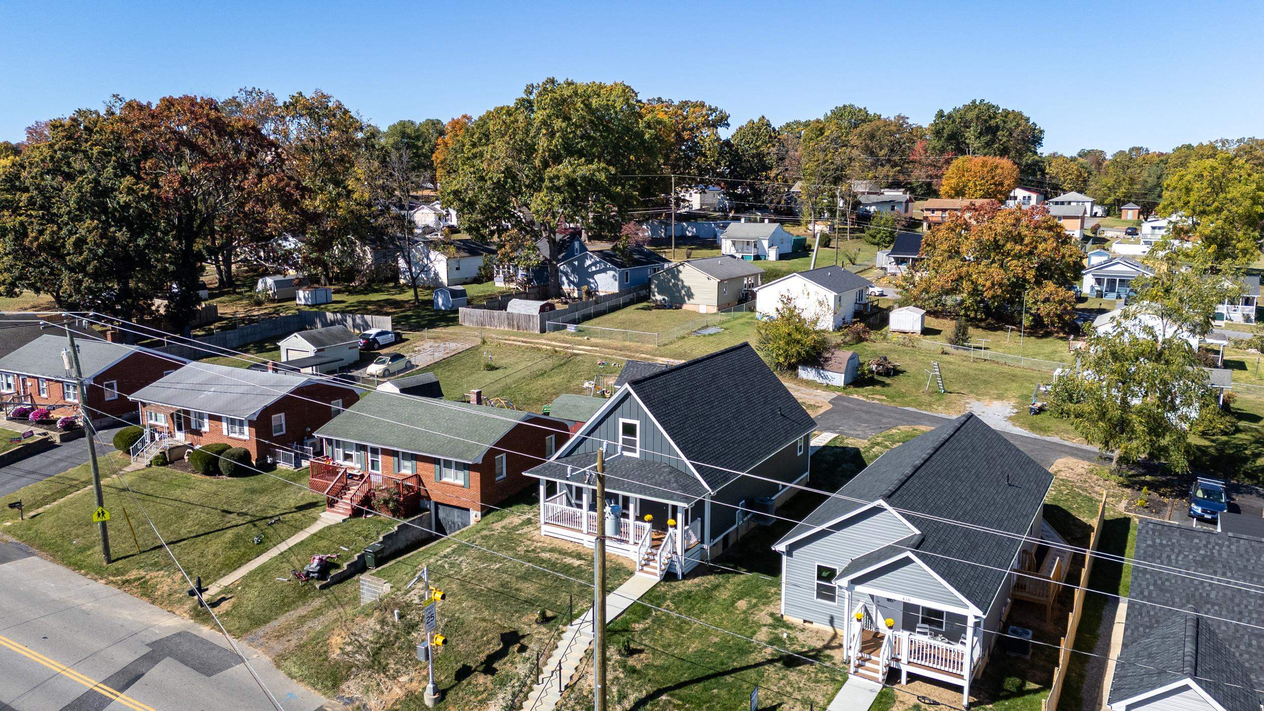 416 GRUBERT AVE, STAUNTON, Virginia 24401, 3 Bedrooms Bedrooms, ,2 BathroomsBathrooms,Residential,416 GRUBERT AVE,670217 MLS # 670217